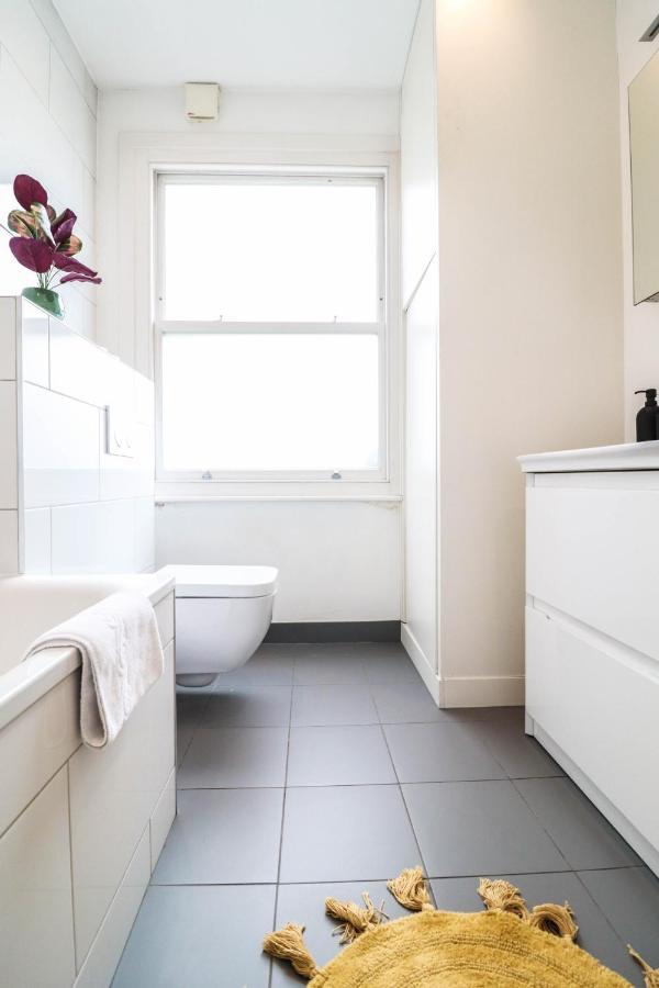 Modern & Spacious 1 Bedroom Clapham Junction Flat London Eksteriør billede